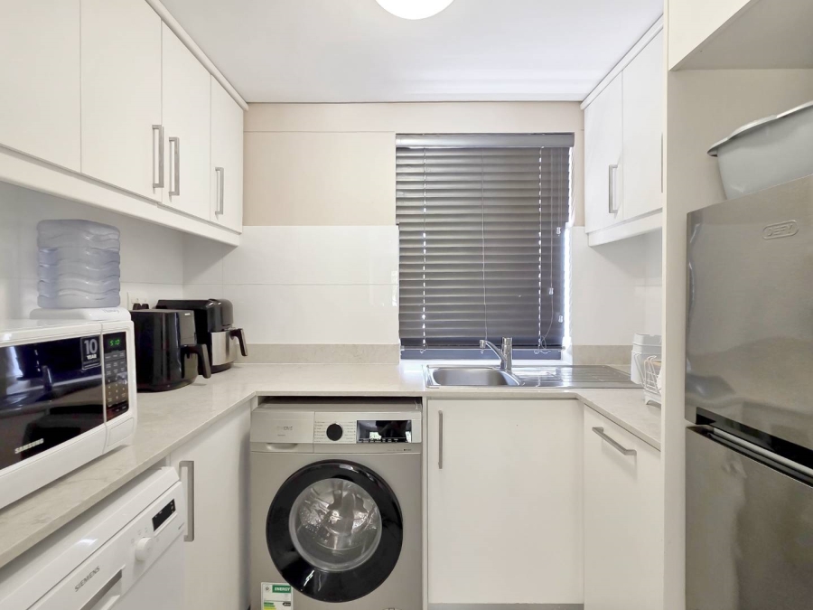 2 Bedroom Property for Sale in Vredehoek Western Cape